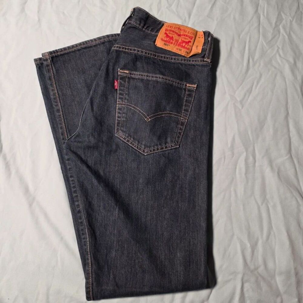 Levi 501 31 x 34 Button Fly Mens Jeans